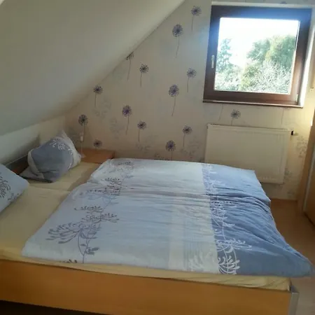 Carolines Gaestezimmer منزل للإقامة *